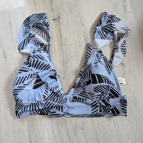 NWT Aerie Ruffle Bikini Top Size M - Picture 2 of 4
